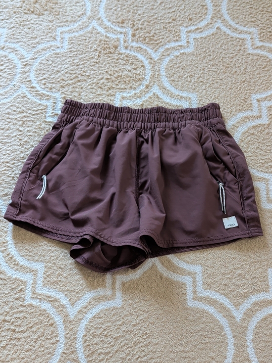 Vuori Pants - Vuori Dash Shorts Maroon EUC
